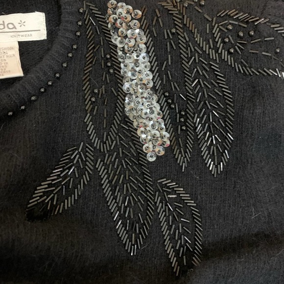 Vintage Lambswool Angora Sweater with one leaf Beaded Shoulder - Picture 9 of 10